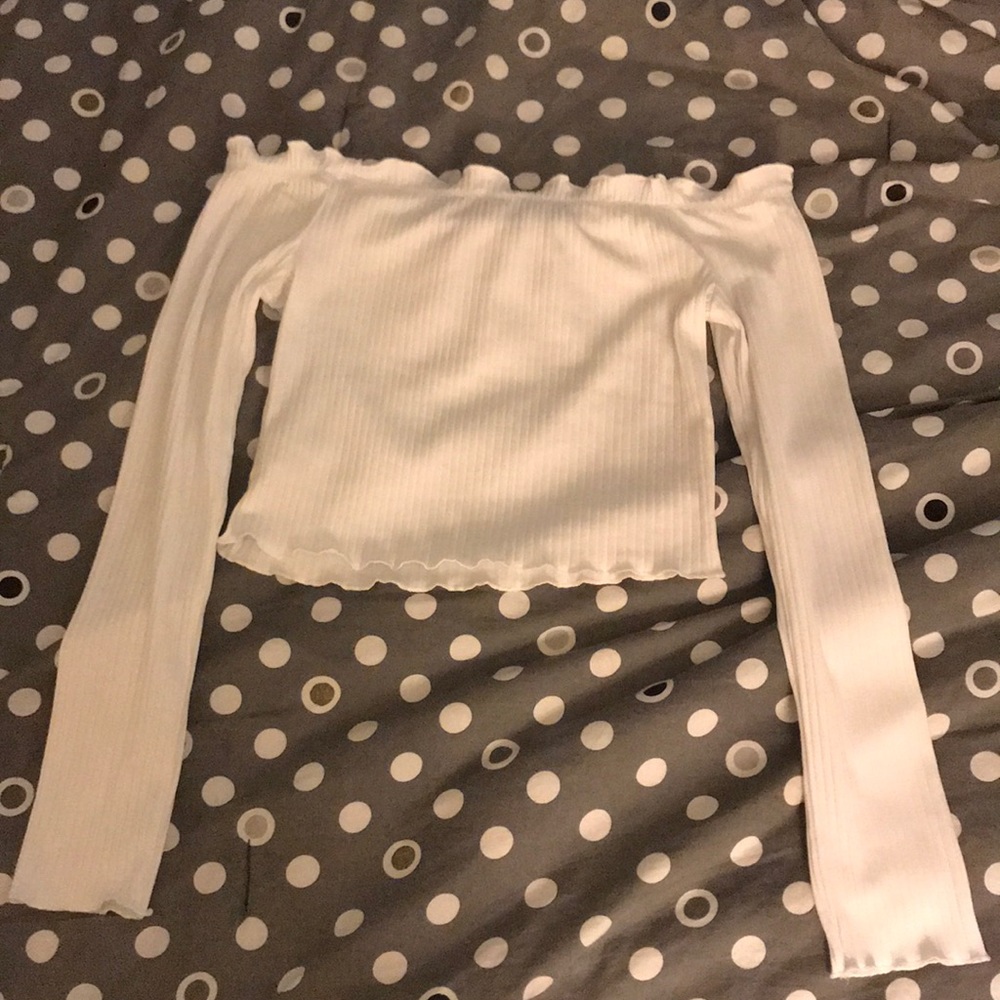 Off the shoulder white ribbed crop top!